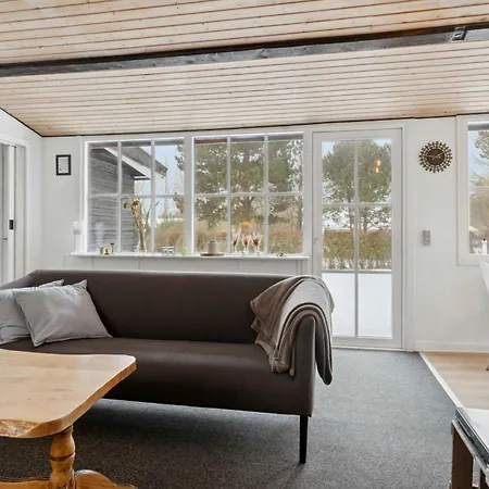 Cosy Beachfront For Families Feriehus *
