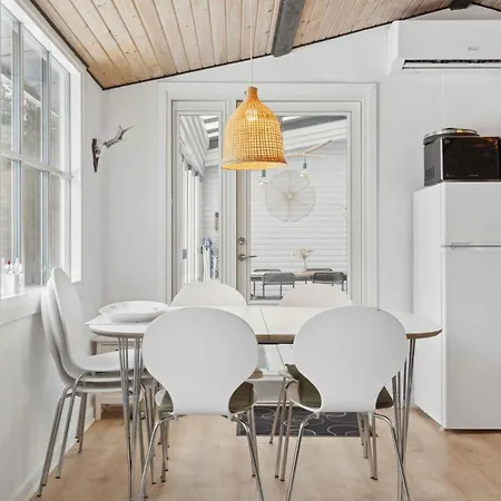 Cosy Beachfront For Families Feriehus Nakskov