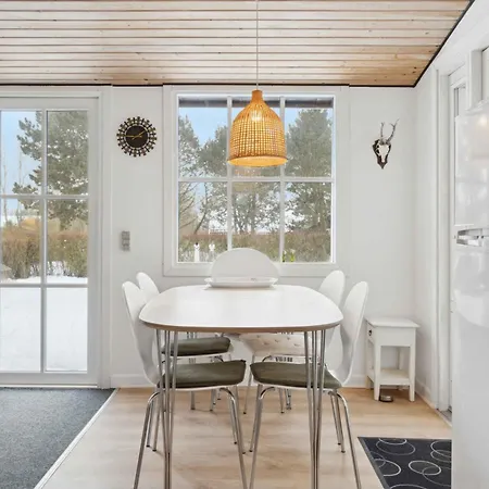 Cosy Beachfront For Families