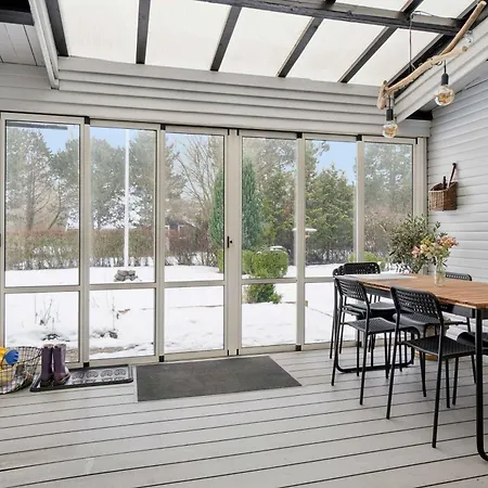 Feriehus Cosy Beachfront For Families *