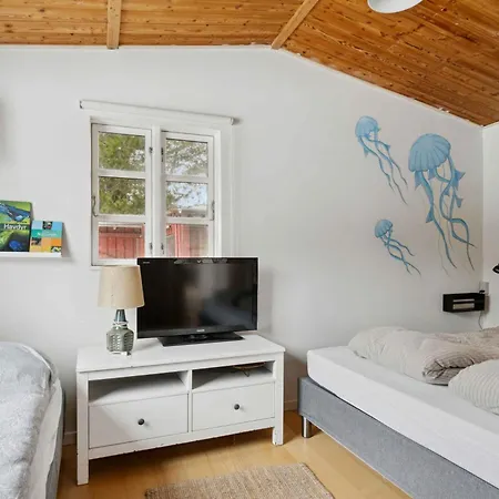 Cosy Beachfront For Families Nakskov