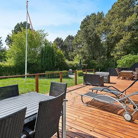 Cosy Beachfront For Families Nakskov
