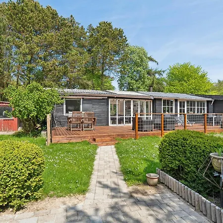 Feriehus Cosy Beachfront For Families *