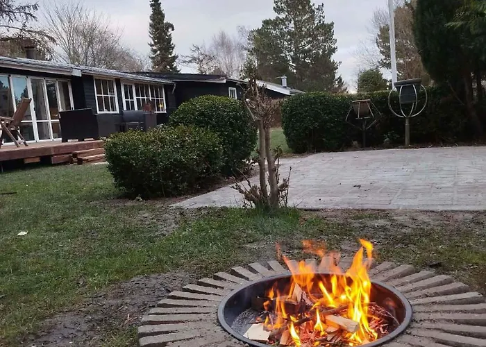 Cosy Beachfront For Families 펜션 낙스코우