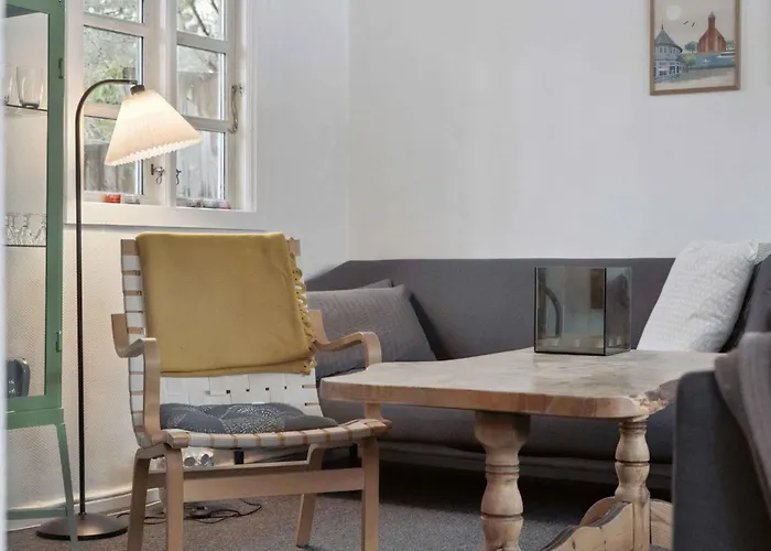 Cosy Beachfront For Families * 낙스코우