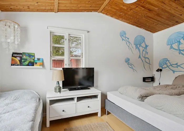 Cosy Beachfront For Families 낙스코우